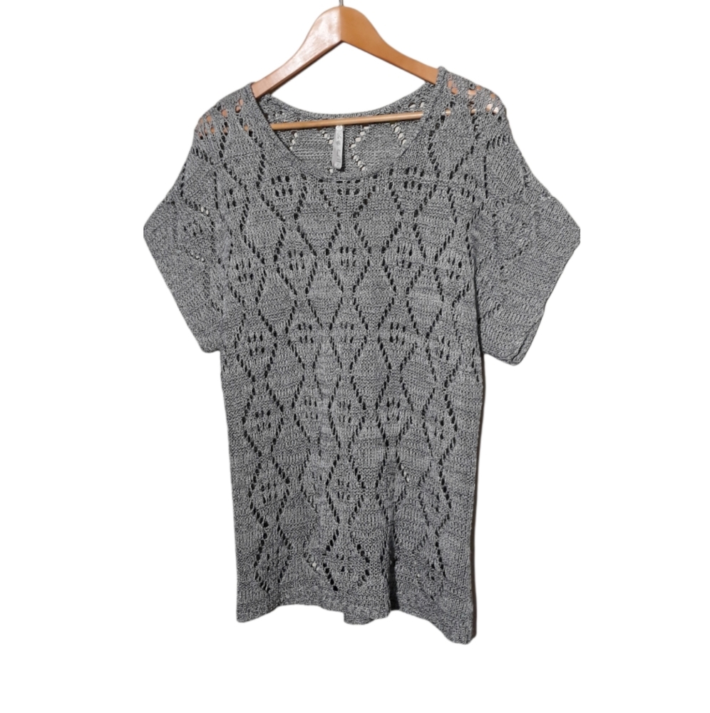 Leo and Nicole womens top size L